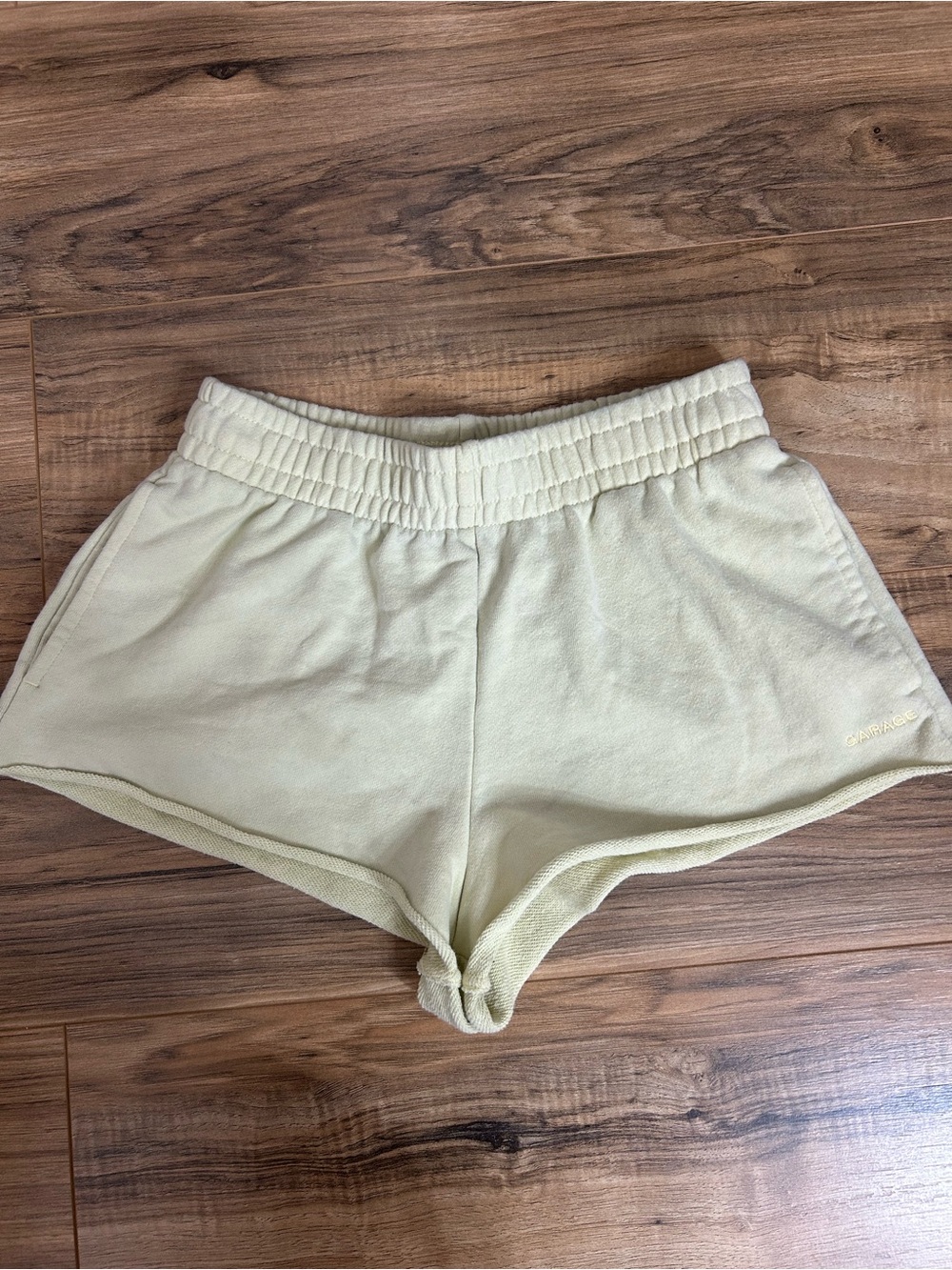 garage butter yellow/cream mini lounge shorts